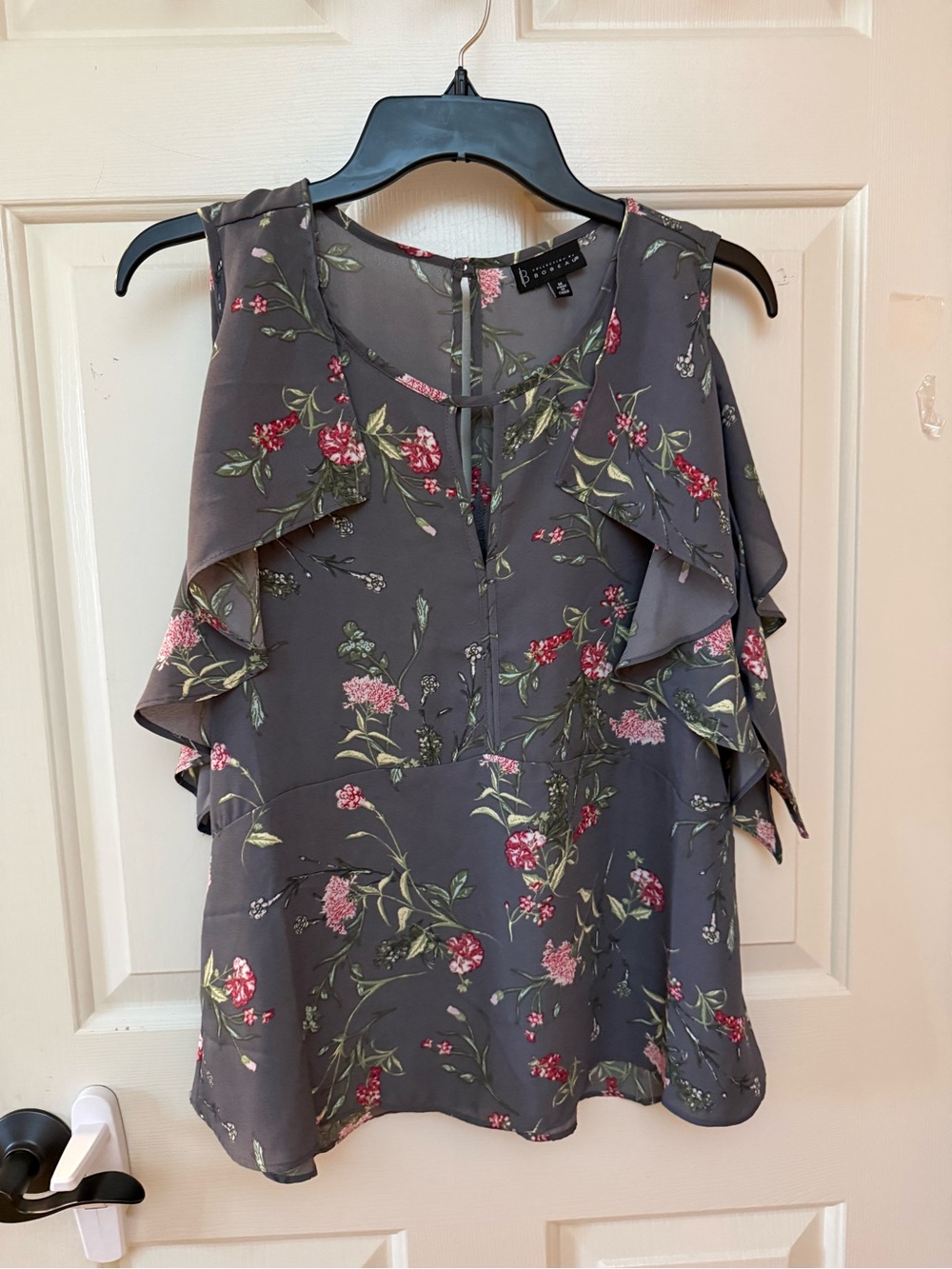 bobeau Gray Floral Ruffle Sleeve Cold Shoulder Top